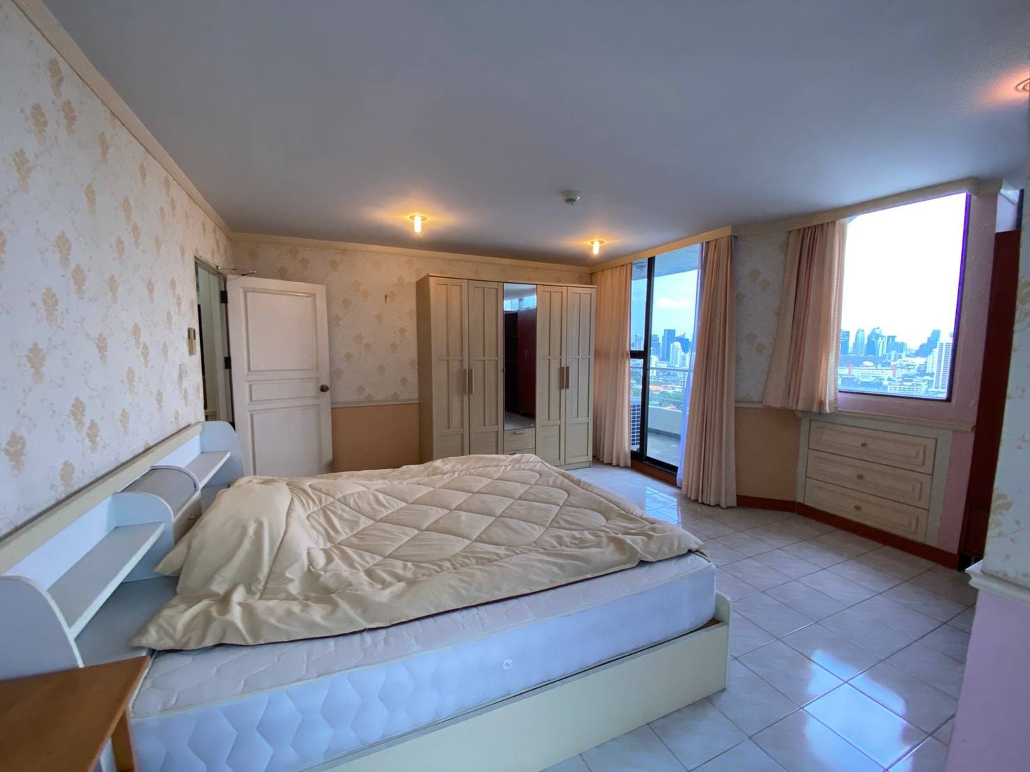 2bed1bath for rent & sale at Supalai Place