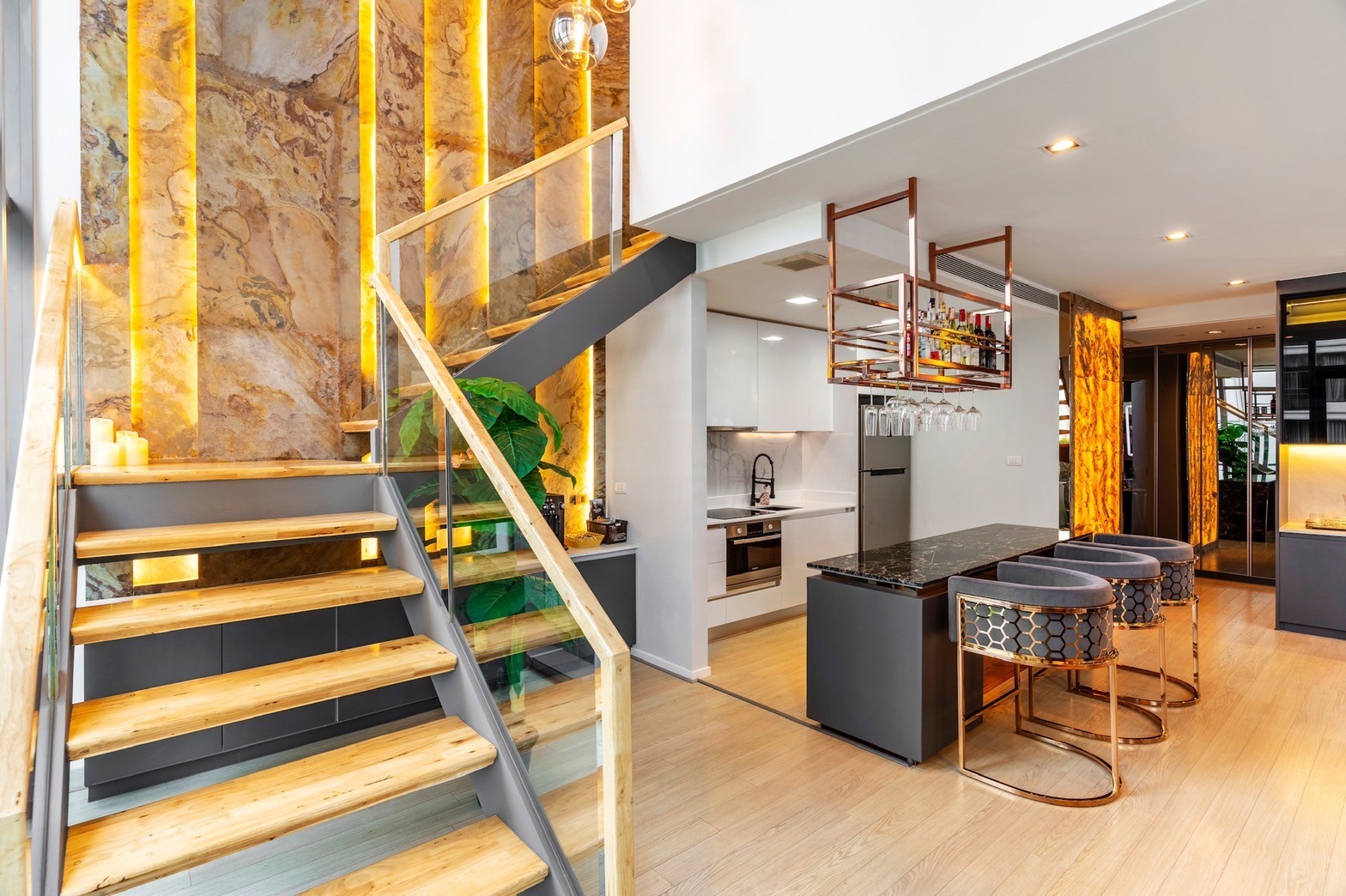 *The Room Sukhumvit 21* Renovated 128 sqm