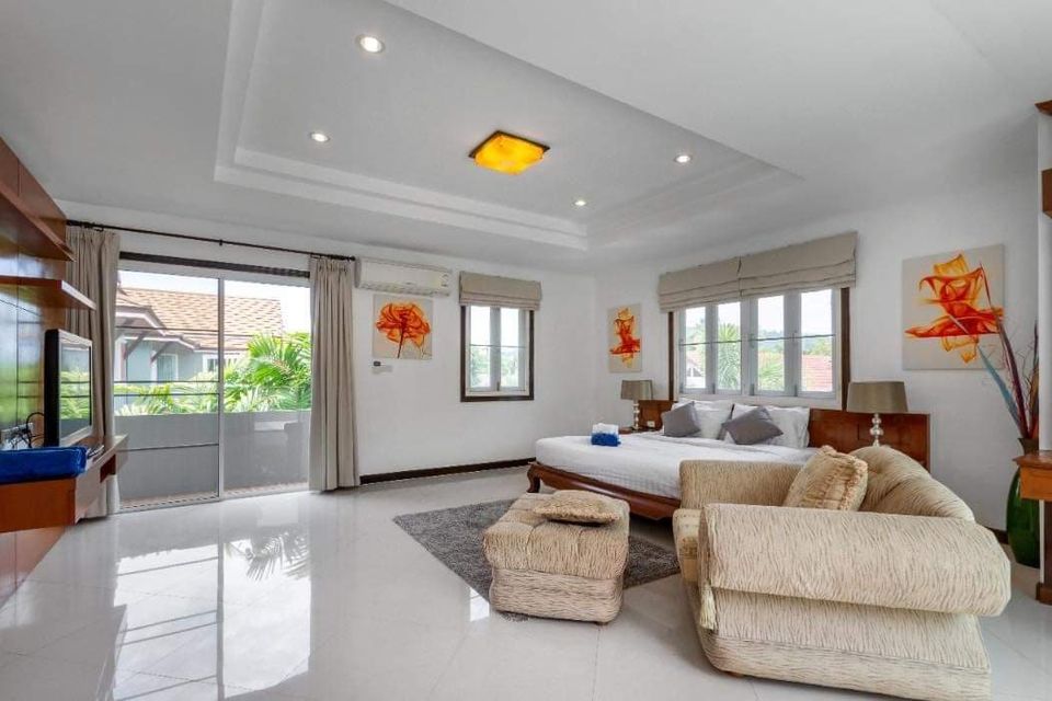 3 bedrooms pool villa in Rawai area