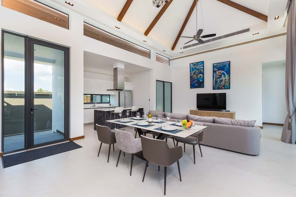 Modern 4 Bedroom Pool Villa with Lakeview in Cherngtalay
