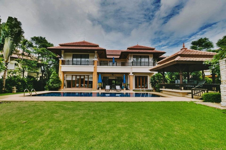 Lakeview 4 Bedroom Pool Villa in Laguna