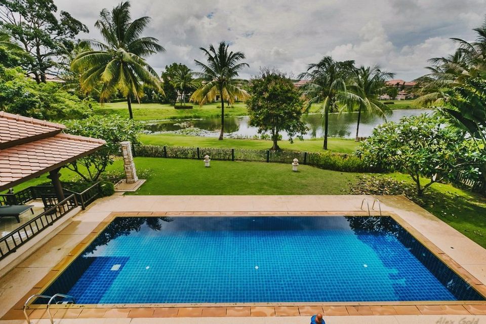 Lakeview 4 Bedroom Pool Villa in Laguna