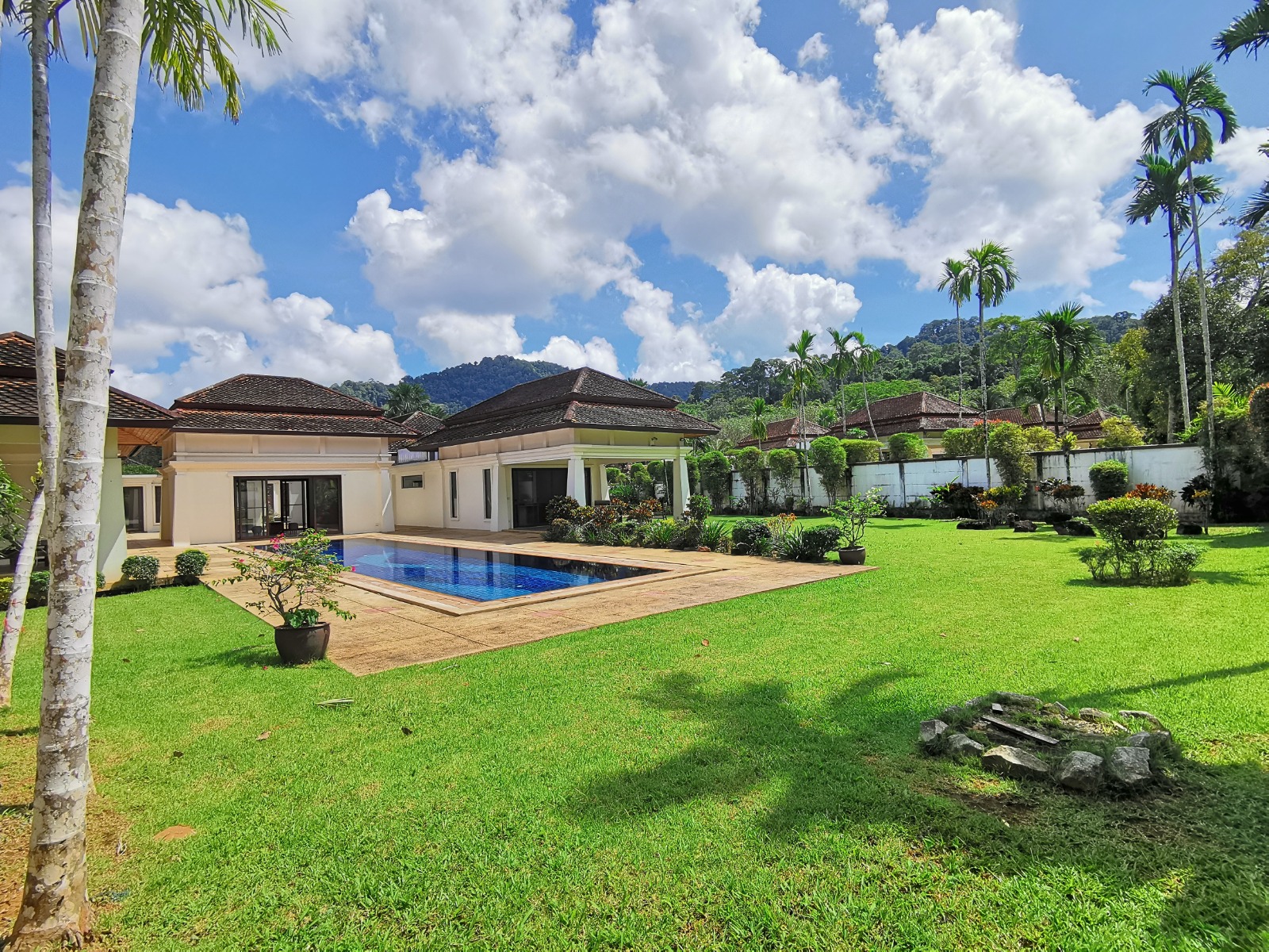 Fully furnished 5 Bedroom Villa in Thalang