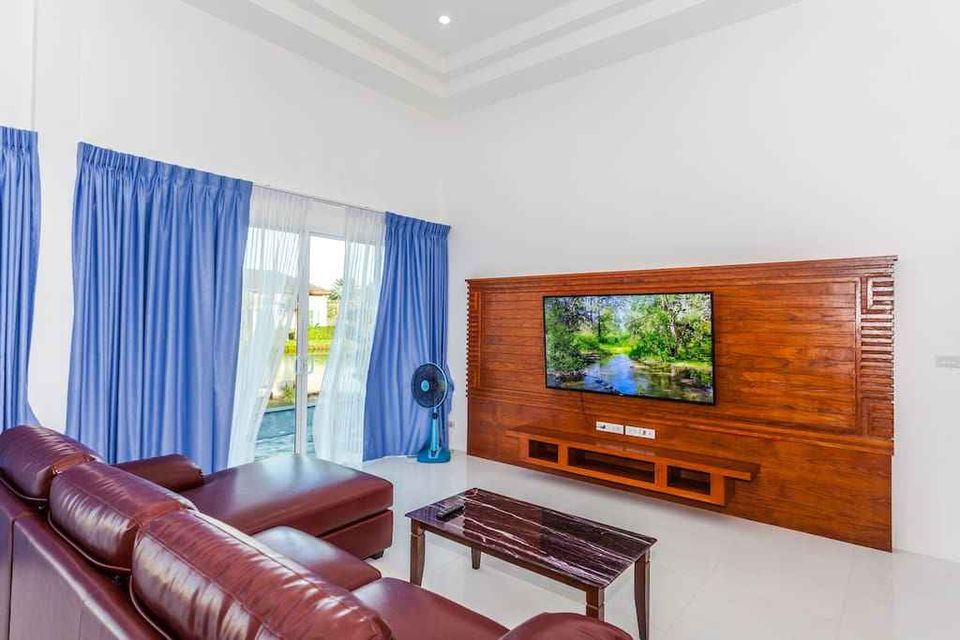 Lagoon view 3 bedroom pool villa for rent in Cheng Talay