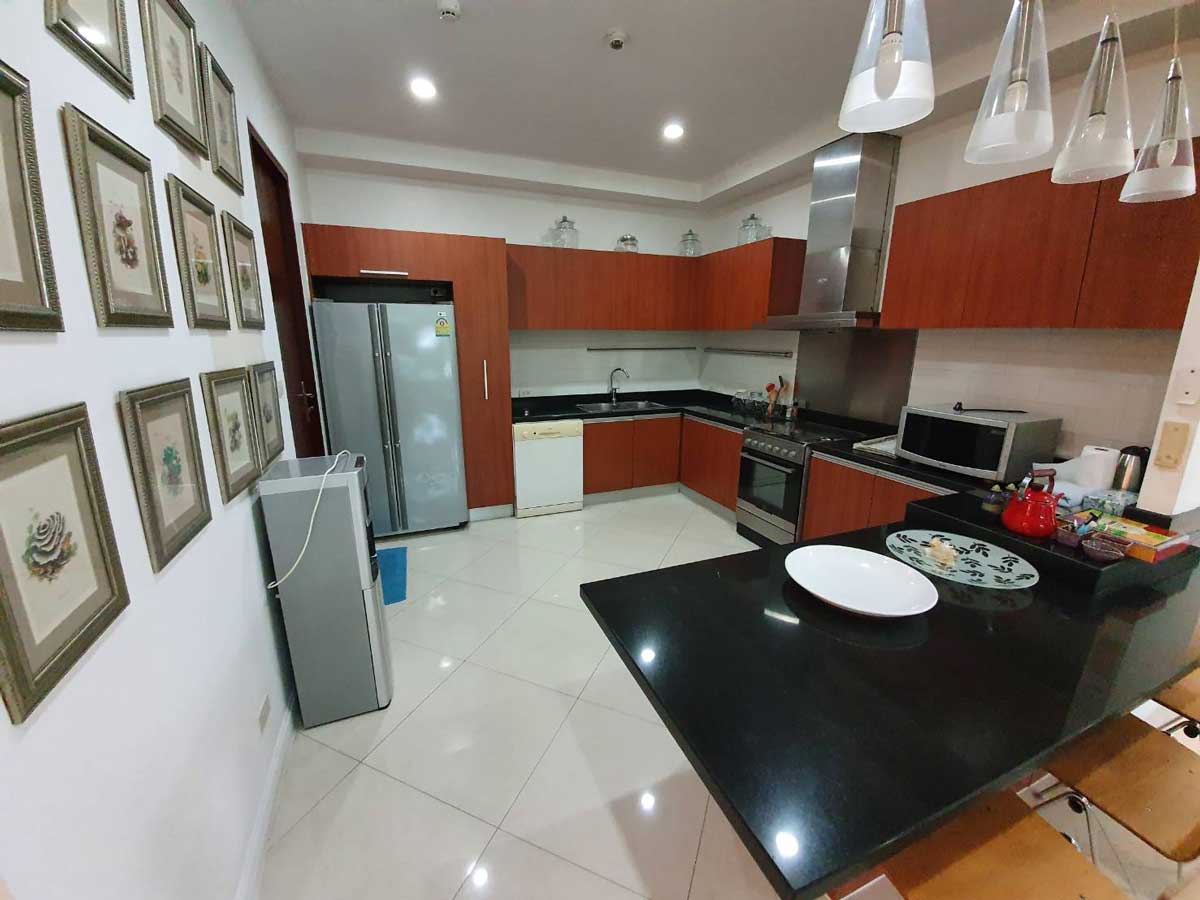 4 bedrooms Apartment in Sukhumvit 23