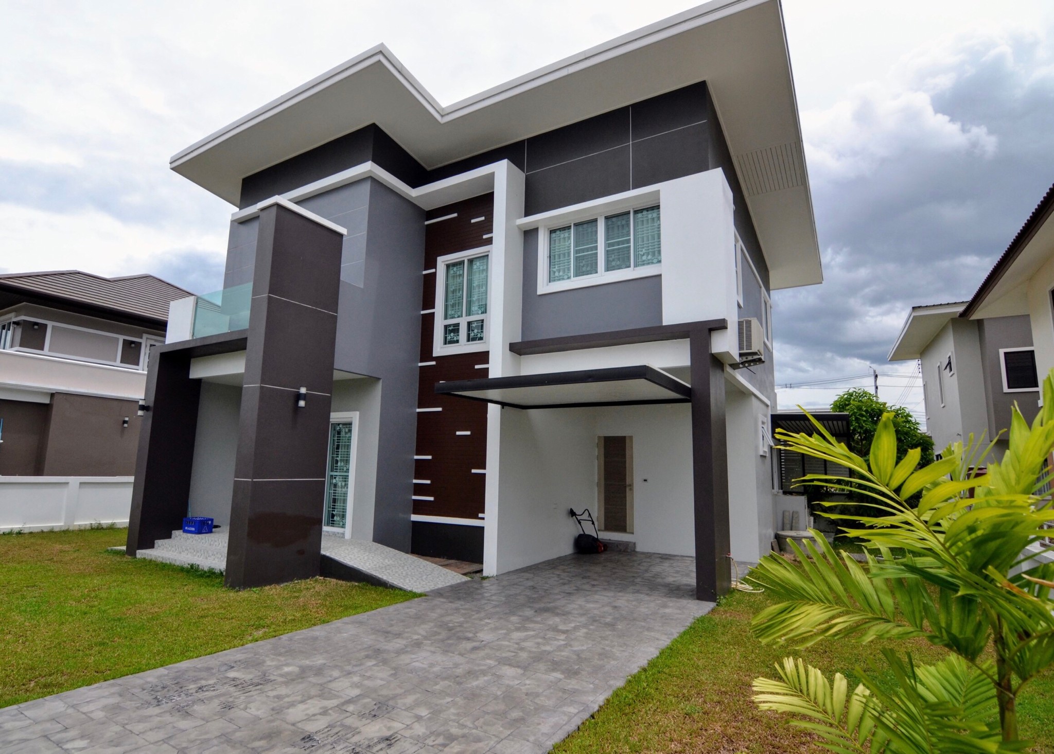 Century 21 Bangkok Modern 2story House Fully Furnished with Spacious