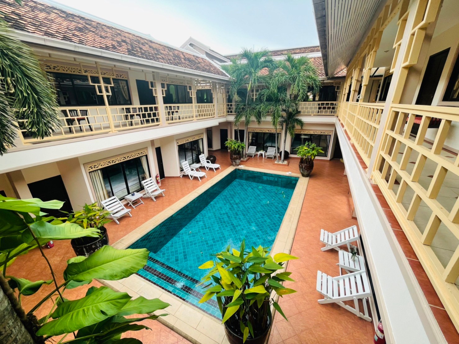Selling a classic hotel on an area of 200 sq.wa., Thap Ya Road, Pattaya, special price of only 39 million baht.