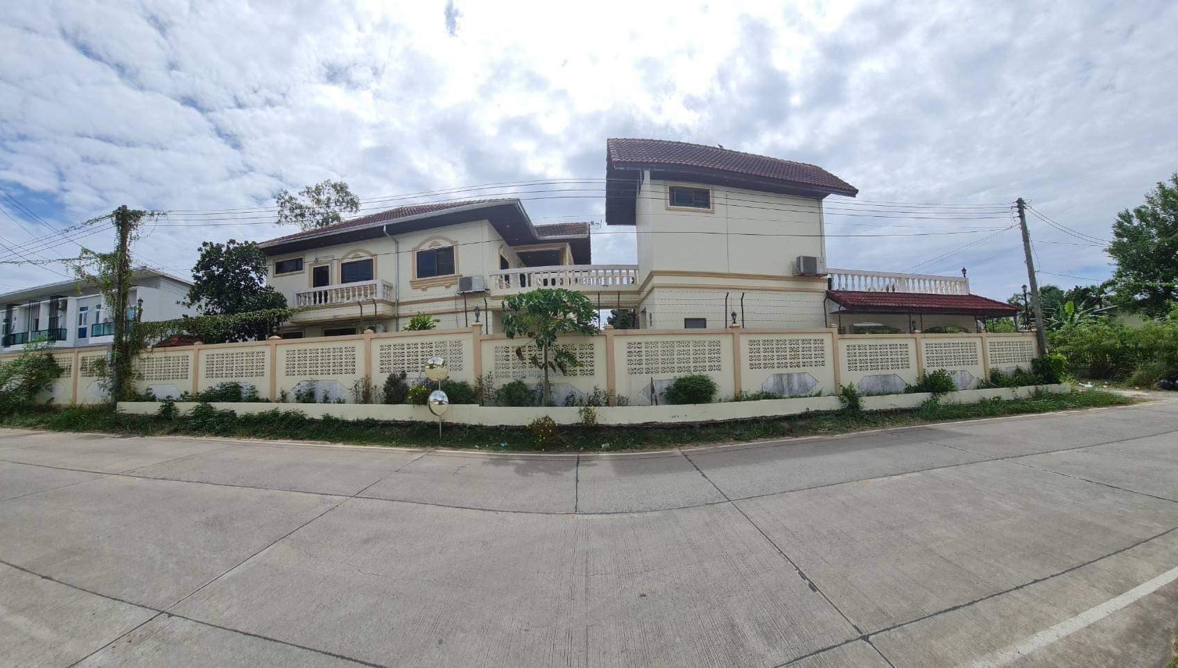 #Two-storey detached house, private area, Map Ta To, Pattaya Price 9,500,000 baht