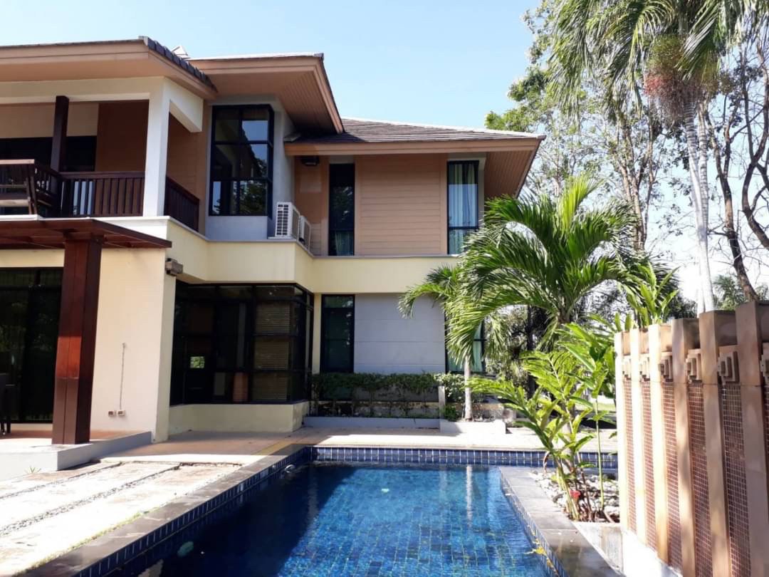 Pool villa for sale in Pattaya, price only 12.9 million baht.