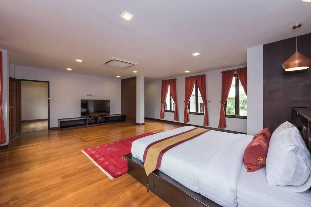 Oriental Style Villa for RENT (BTS Bearing)
