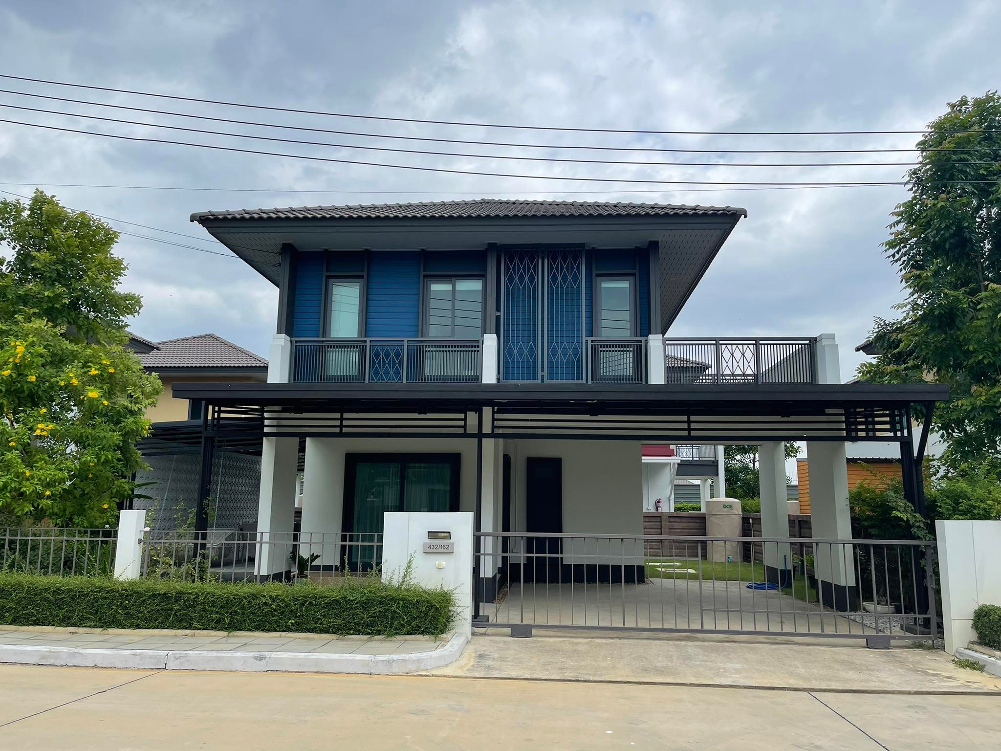 Century 21 Bangkok 2 storey House with fullyfurnished for SALE or RENT at Burasiri gated