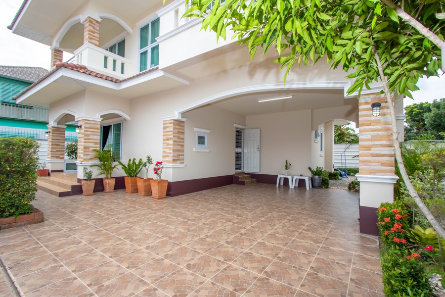 Large and Beautiful Family House Partly Furnished in Sivalai 4 for SALE