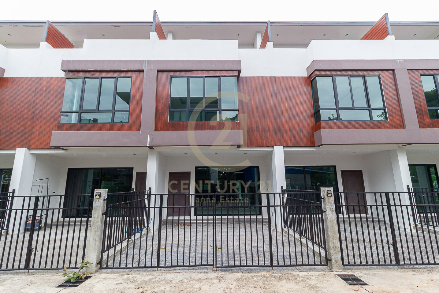 3-story Townhome Partially Furnished for SALE