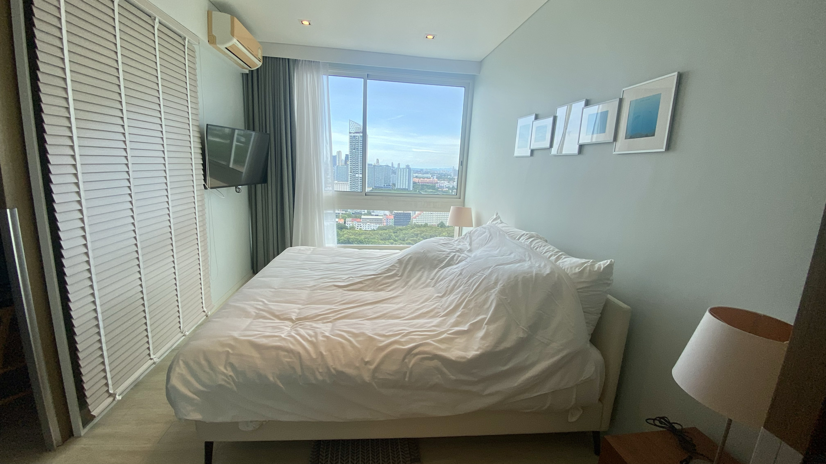 Luxury condo for sale, next to the sea, furnished room, ready to move in, Veranda, Pattaya