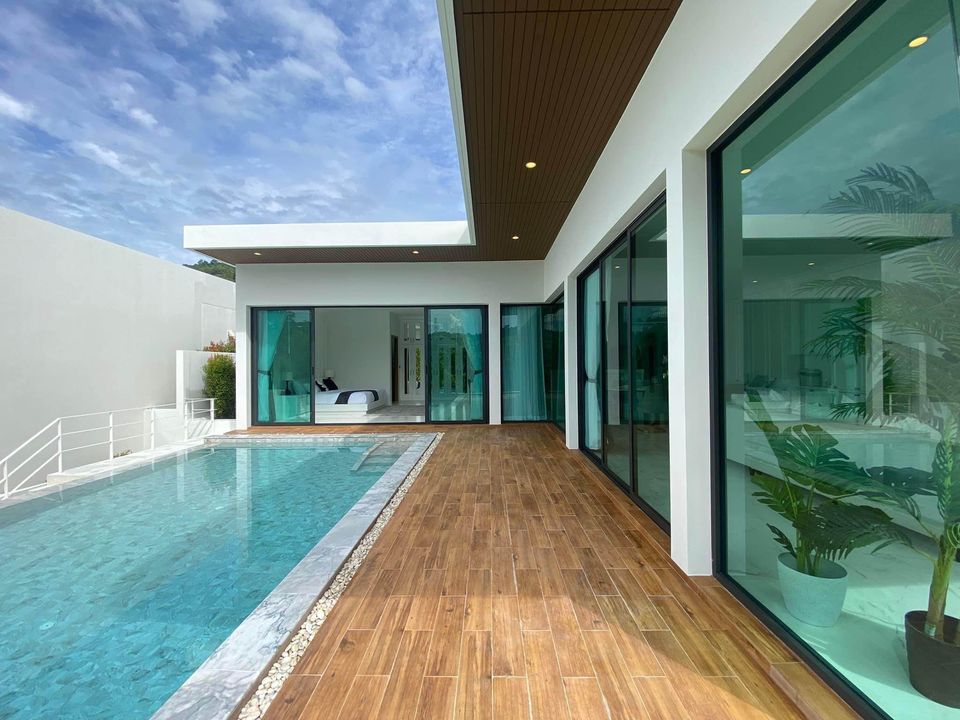 Brand New luxury 4 Bedrooms pool villa Modern style at Phuket Town