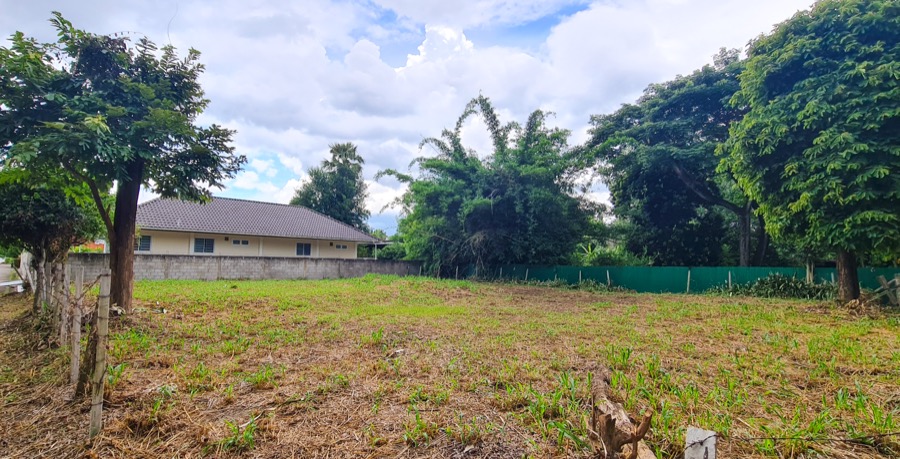 Land Ready To Build On for SALE near Ruamchok Mall