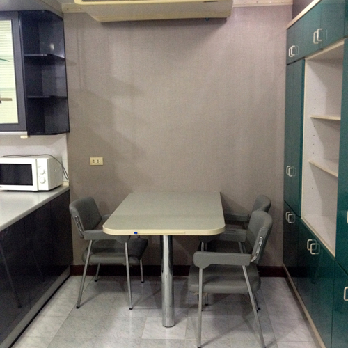 SUPALAI PLACE SUKHUMVIT 39| Big and Comfortable 1BR, Near BTS Phrom Phong