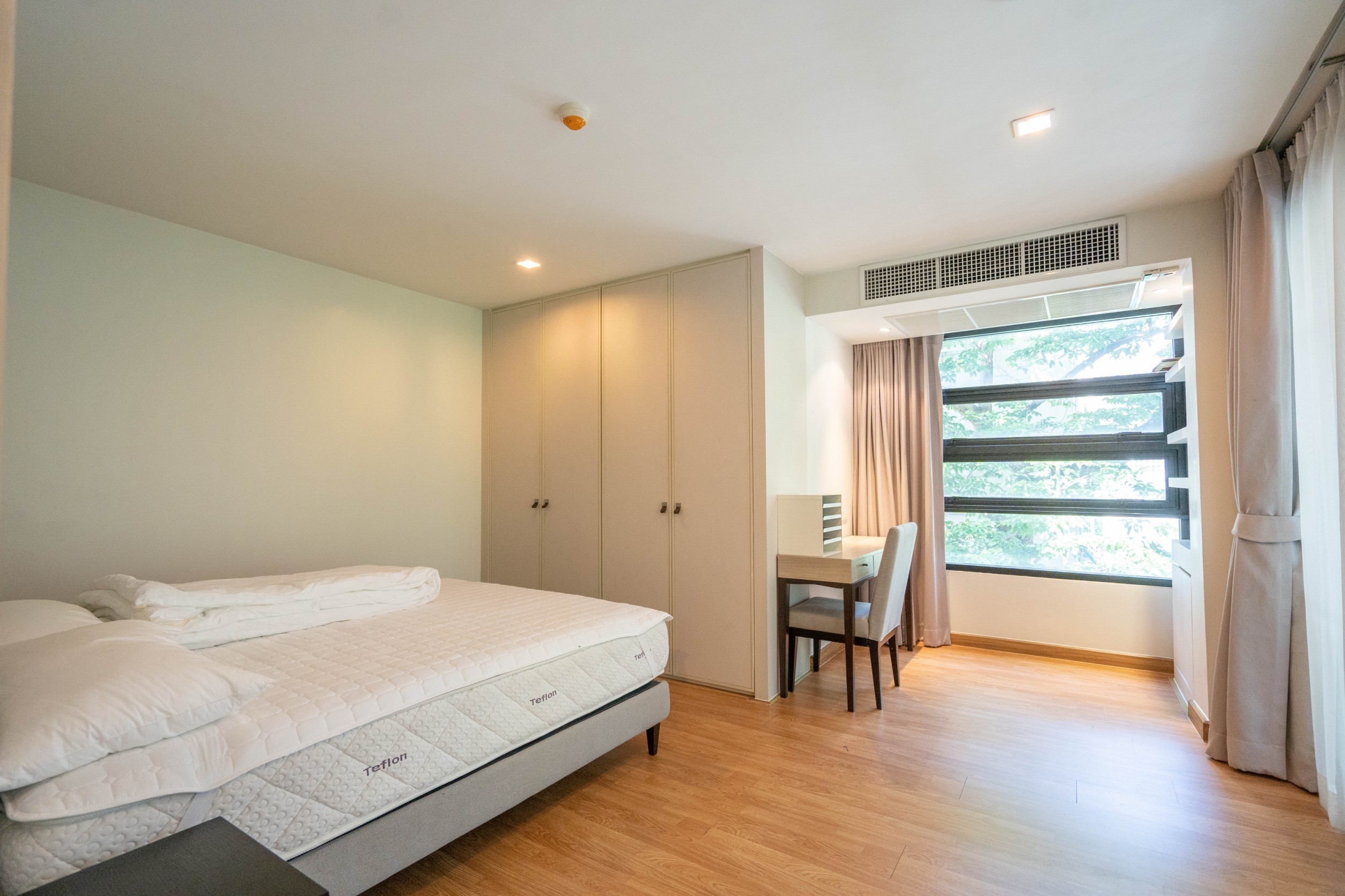 Private Residence in Ploenchit For Rent 8L - 2 Beds