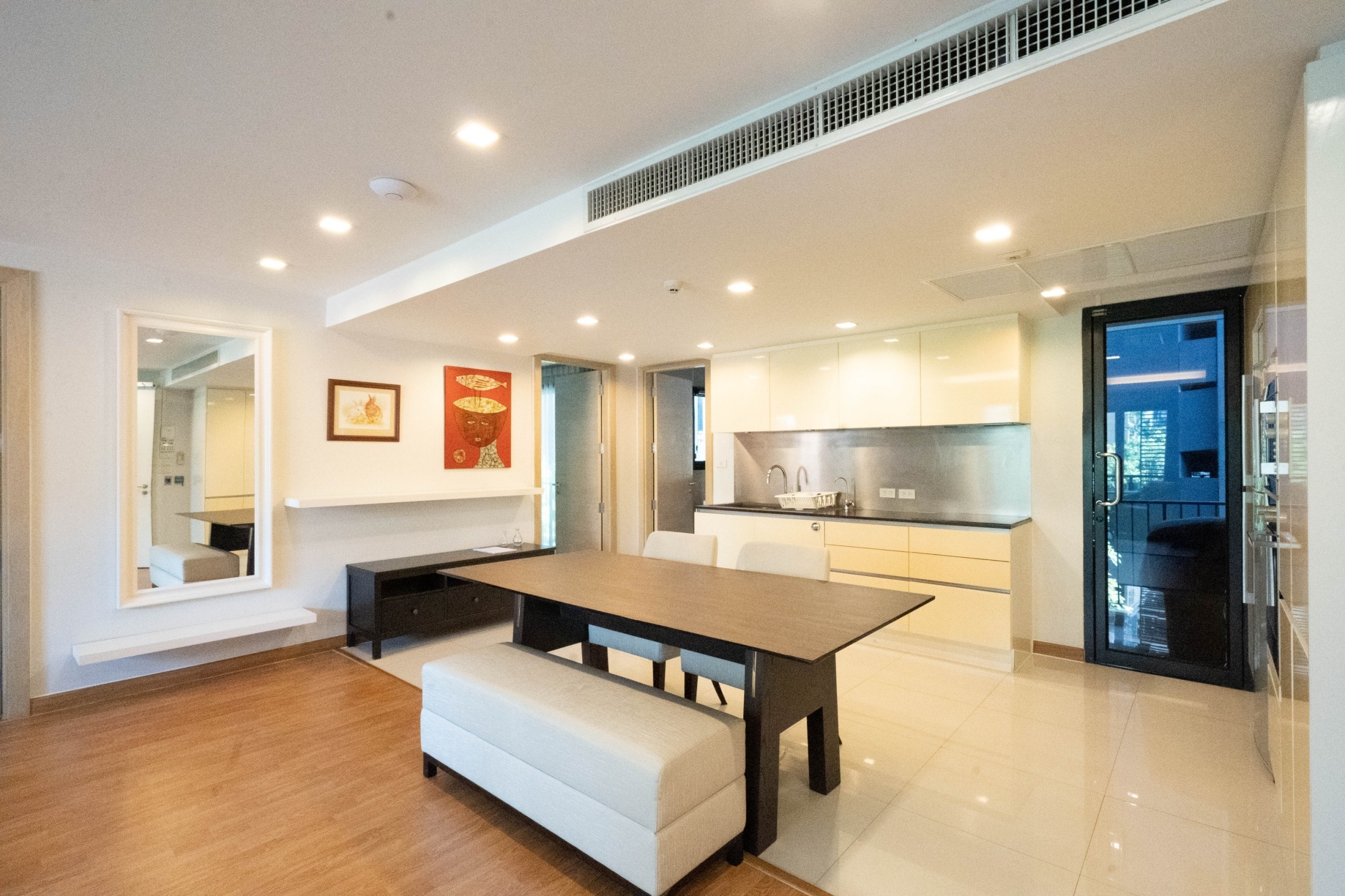 Private Residence in Ploenchit For Rent 8L - 2 Beds