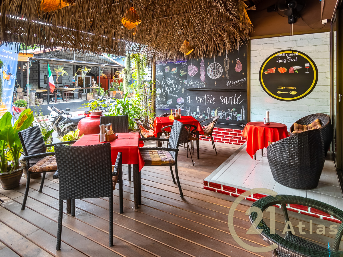 Restaurant located in the center of Lamai