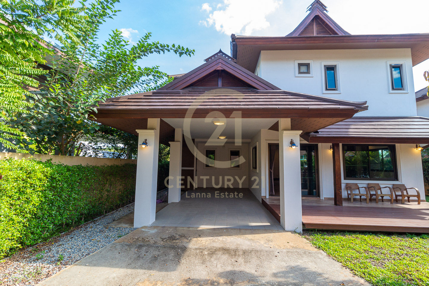 Modern Lanna Style House Partially Furnished near the City for SALE