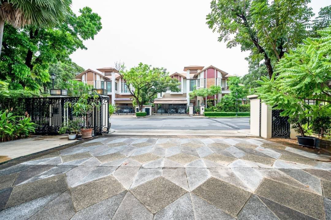 House in Compound Phrakanong