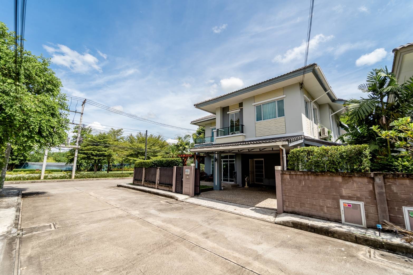2-Storey Detached House Fully Furnished in gated community for SALE