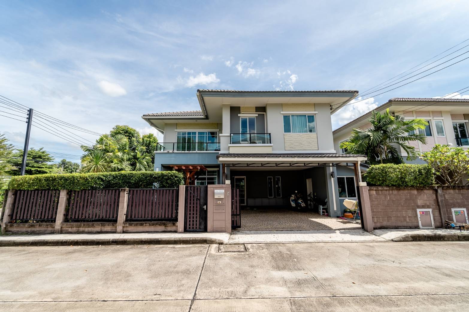 2-Storey Detached House Fully Furnished in gated community for SALE