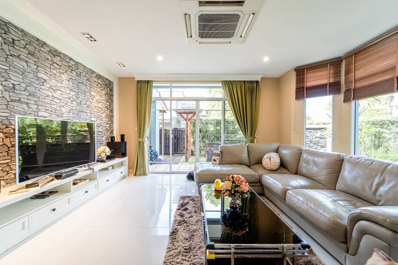 2-Storey Detached House Fully Furnished in gated community for SALE