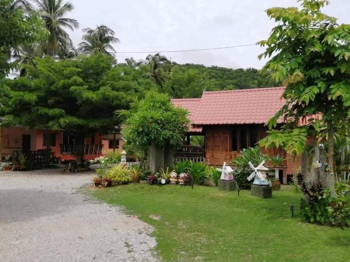 Selling a resort business by the sea. Prachob Khiri Khan Province