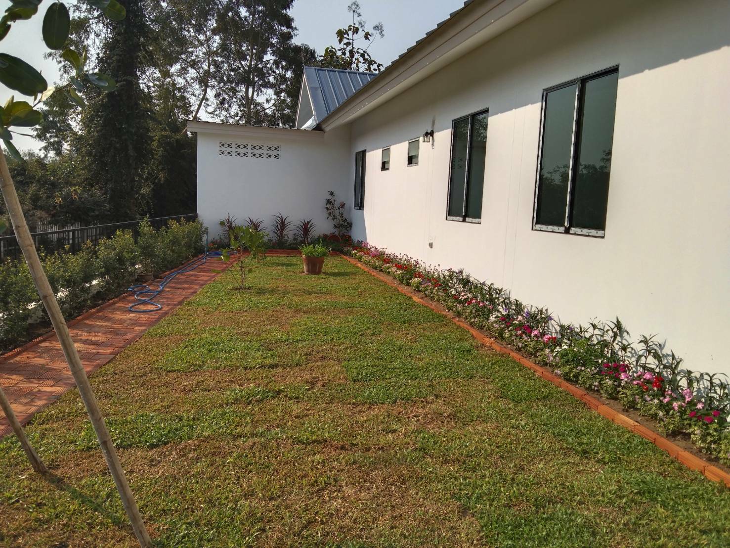 Big Family House with Lots of Rooms for SALE in gated community