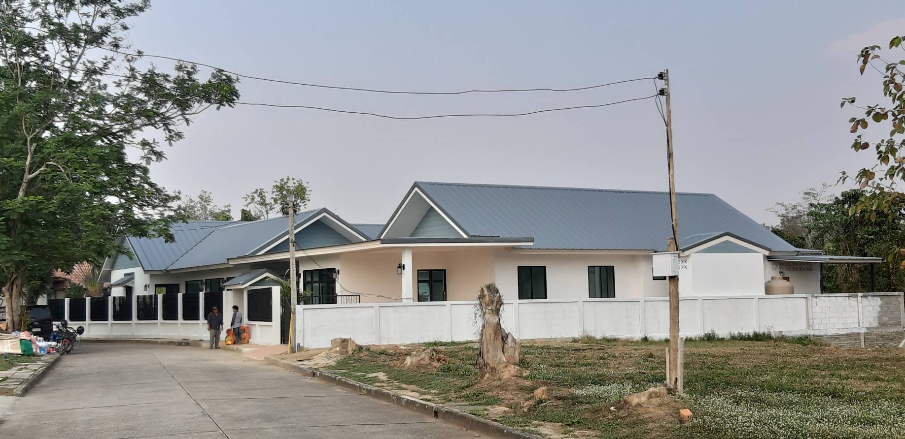Big Family House with Lots of Rooms for SALE in gated community