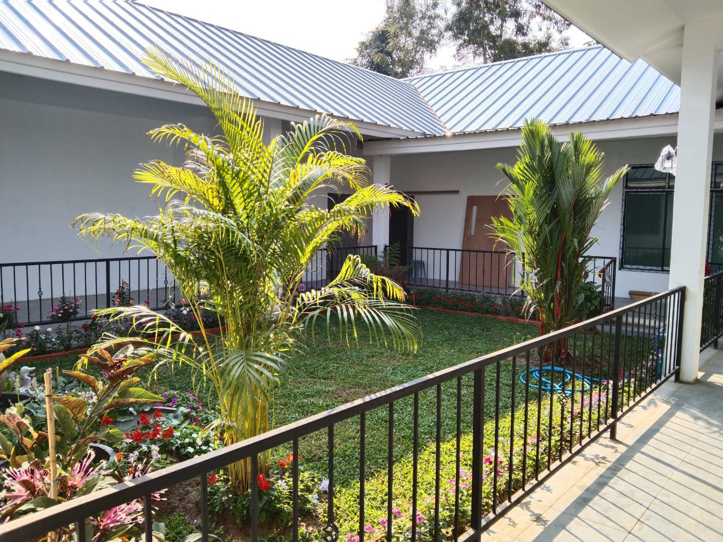 Big Family House with Lots of Rooms for SALE in gated community