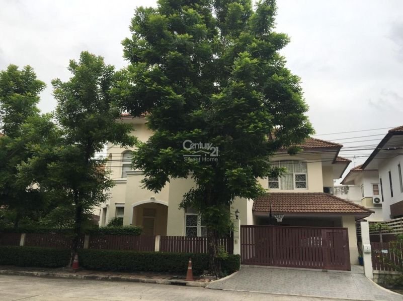 4 Bedroom House for sale in Watthana, Bangkok