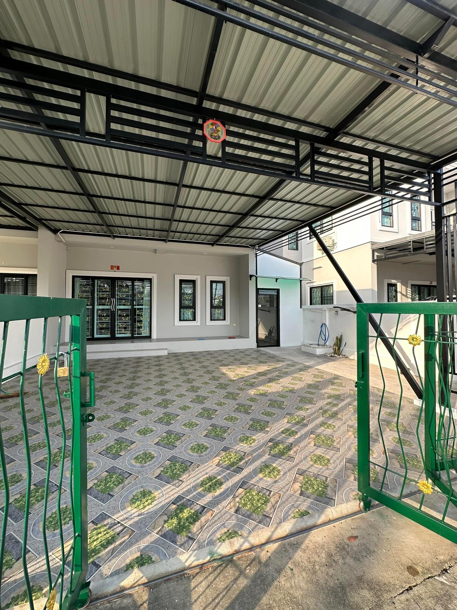Unfurnished Townhome for SALE in serenity community