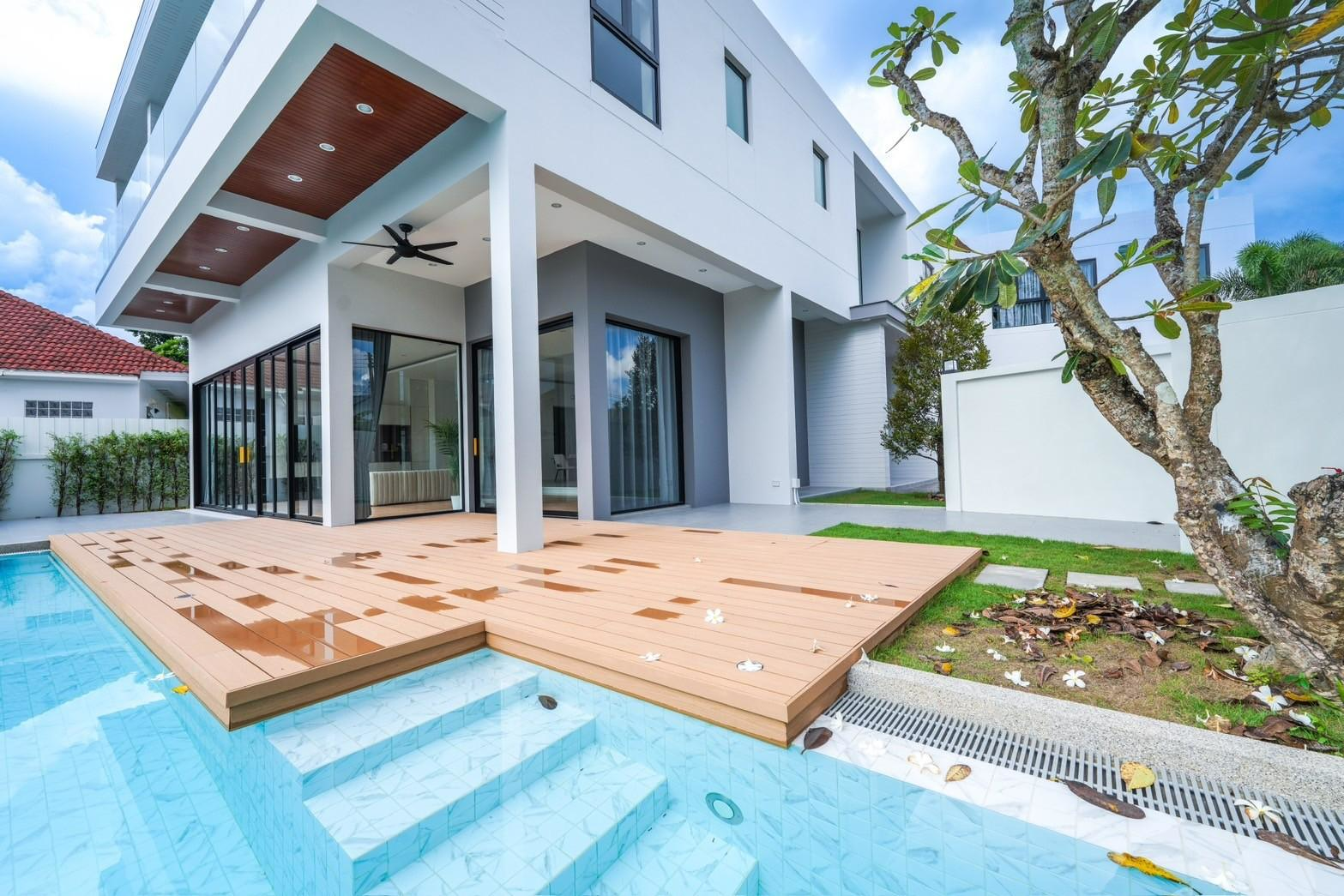 Luxurious 5 Bed, 6 Bath Villa for Sale in Muang Phuket