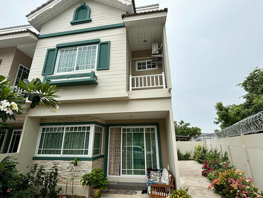 Lovely 2 Bedroom House on an Estate Park in Huay Yai with Pool etc.