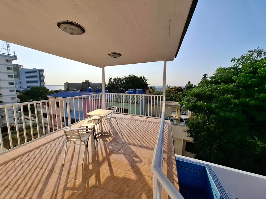 Big Chance to acquire prime real estate with this House in Pratumnak
