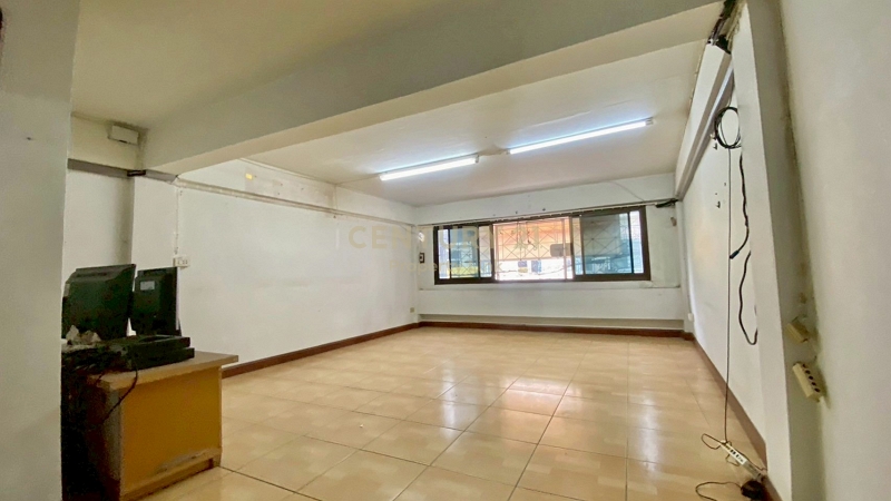 5-Storey Shophouse for Sale in ChaLoem Nimit Area Peaceful surroundings with a usable area of 400 sq.m. on 20 sq.wa of land (approximately 80 sq.m.)