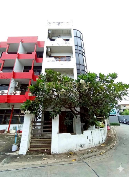 Luxury Mediterranean-Style Townhouse, Sutthisan–Ladprao, Near 2 MRT Lines No.50-TH-68022