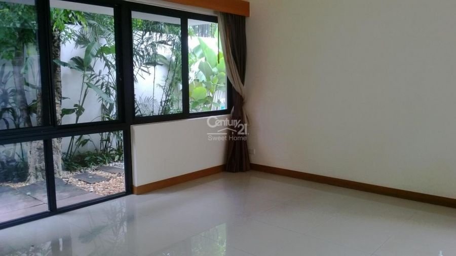 5 Bedroom House for rent in Khlong Tan Nuea Bangkok