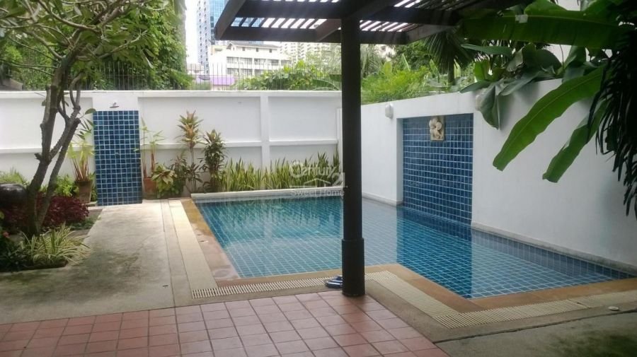 5 Bedroom House for rent in Khlong Tan Nuea Bangkok