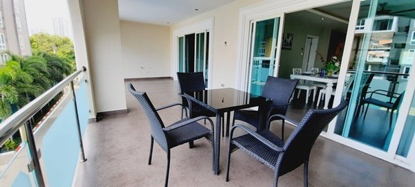 2 bedroom condo for sale, special price only 7,972,000 baht. Tudor Court, Pratumnak, Pattaya
