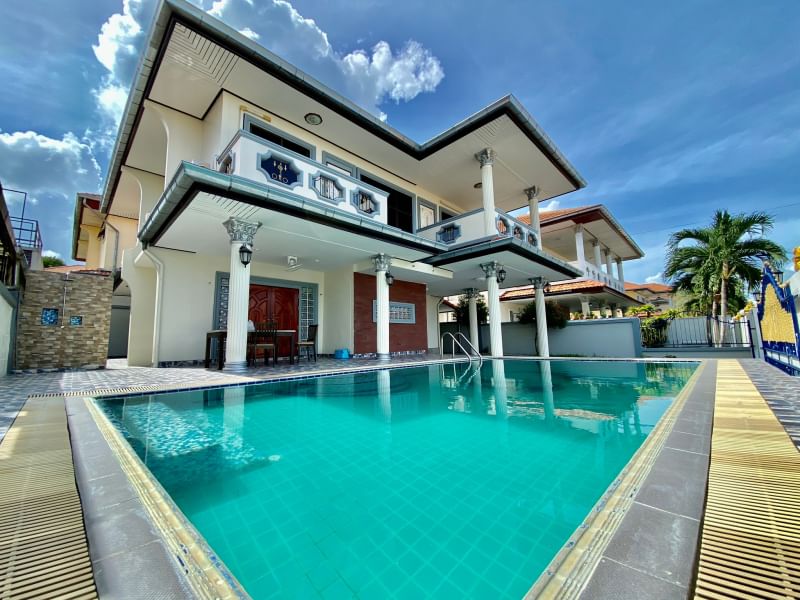 Sale and rent 2 storey detached house, South Pattaya, Soi Khao Talo.