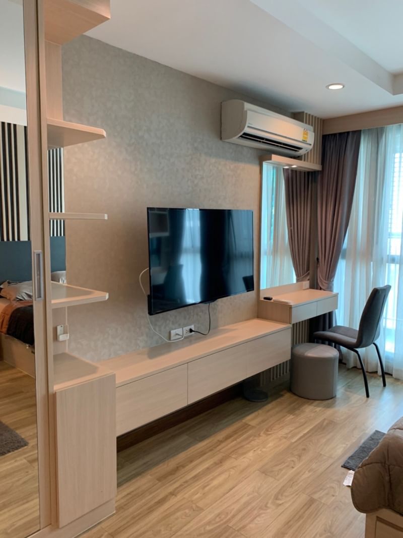 Sriracha condo for rent, studio room, central location
