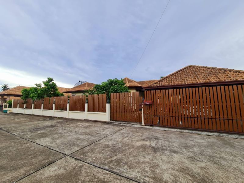 detached house pattaya Soi Thung Klom Tan Man Srisuk Villa Project