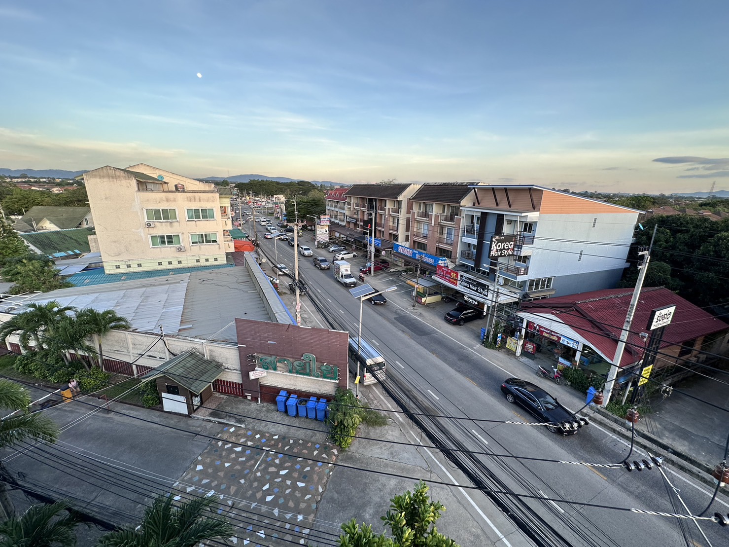 Very good location, 4-storey commercial building, corner position with drinking water factory business