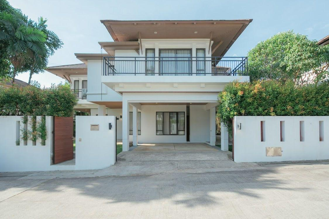 Luxurious 4-BR, 6-BA Villa for Rent in Kathu - Perfect Getaway