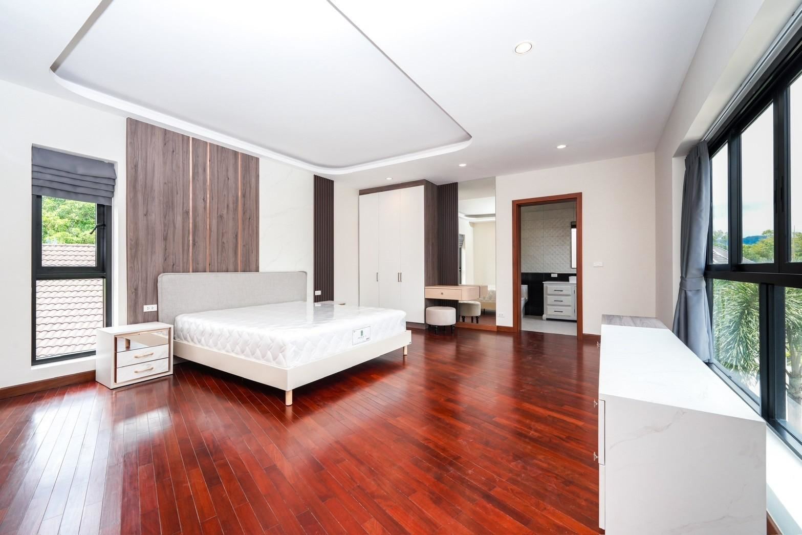 Luxurious 5 Bed, 6 Bath Villa for Sale in Muang Phuket