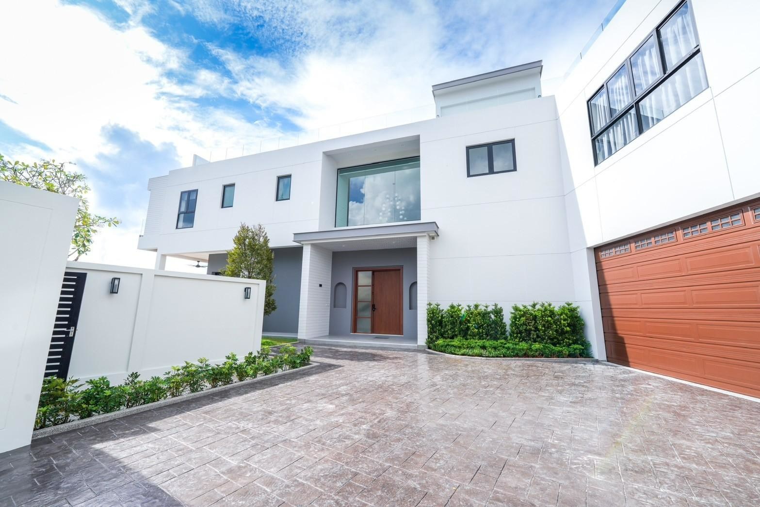 Luxurious 5 Bed, 6 Bath Villa for Sale in Muang Phuket